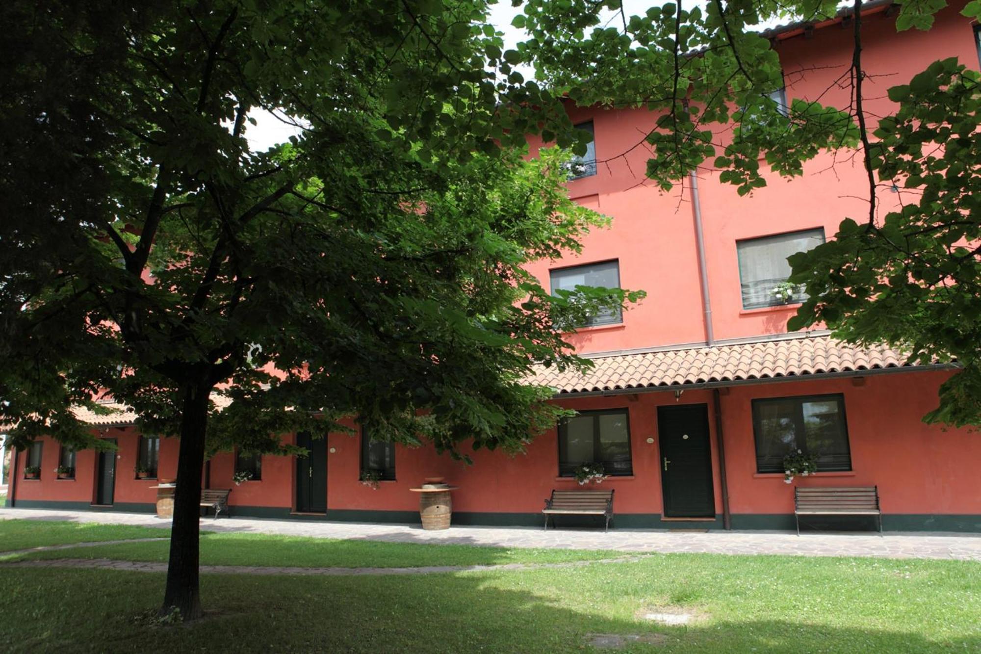 Agriturismo Isola Augusta 帕拉佐罗德罗斯泰尔 外观 照片