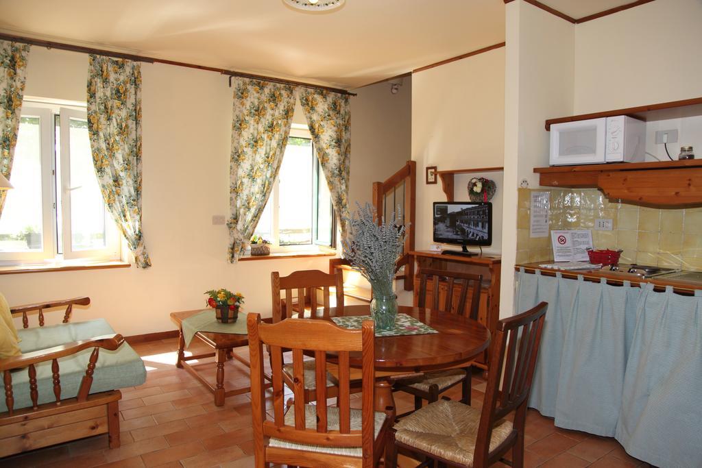 Agriturismo Isola Augusta 帕拉佐罗德罗斯泰尔 外观 照片